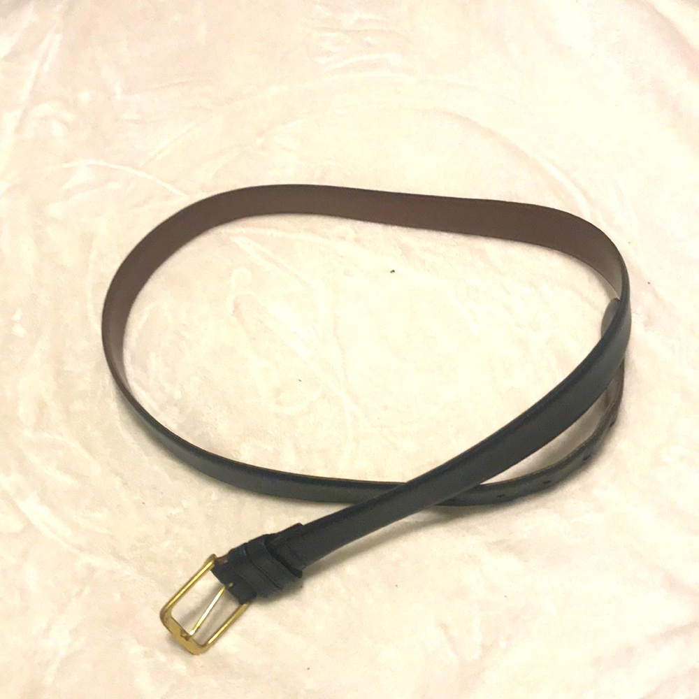 Coach men’s belt Fits 36”- 40”. The leather is 42”